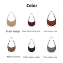 Bolsa Meia-Lua Feminina em Couro Sintético com Alça Ajustável