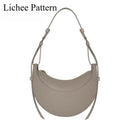 Bolsa Meia-Lua Feminina em Couro Sintético com Alça Ajustável